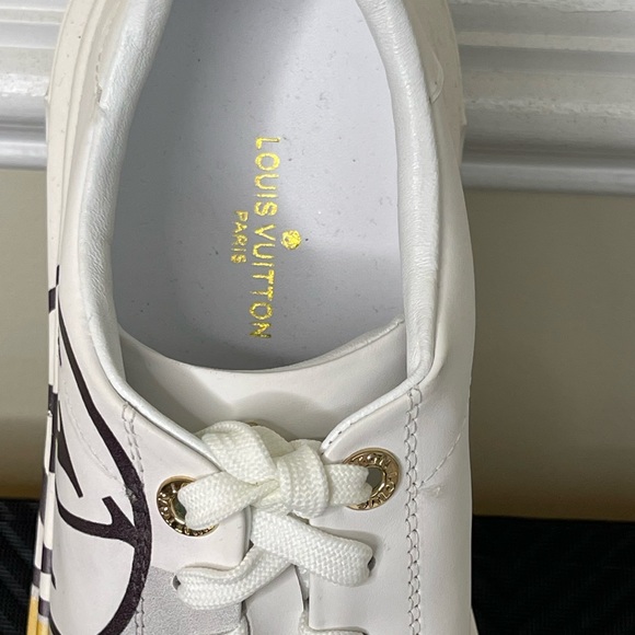 SOLD 😃  AUTHENTIC Louis Vuitton Women’s LV Off White Sneakers Sz. US 9.5 - Picture 8 of 16
